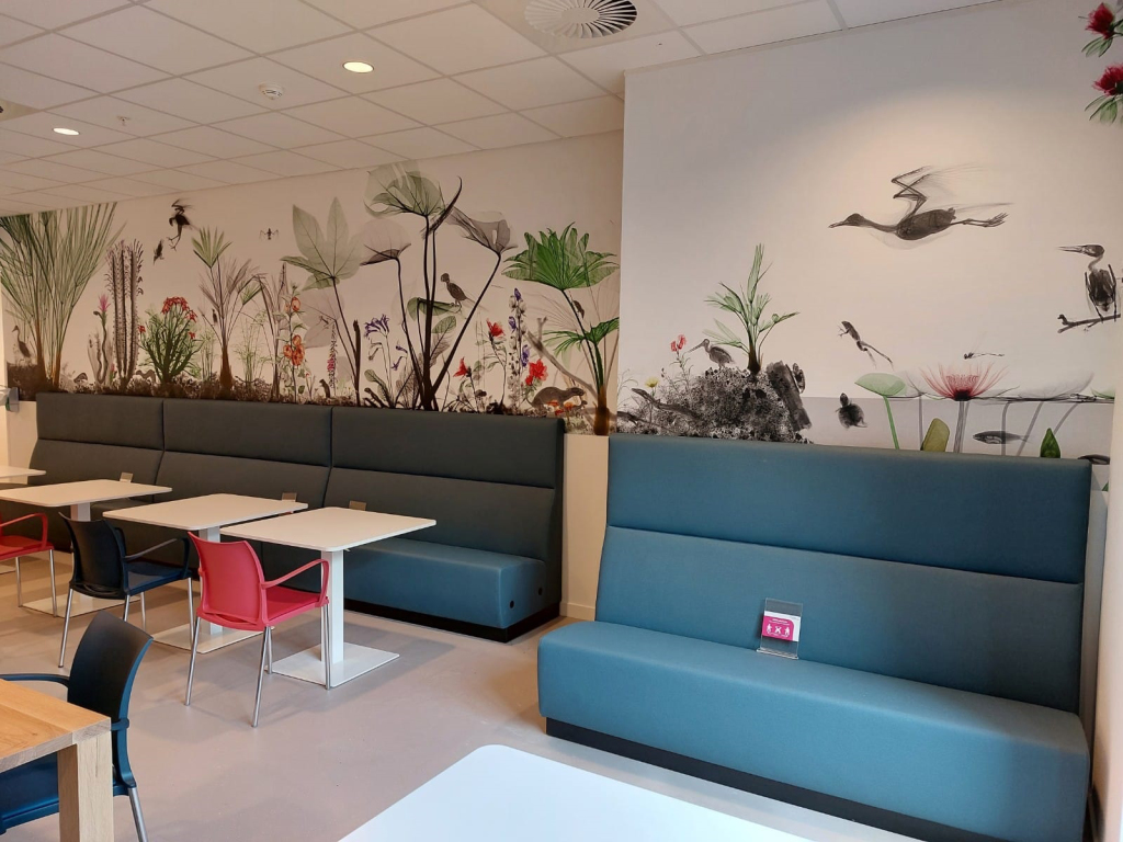 waiting area right-left